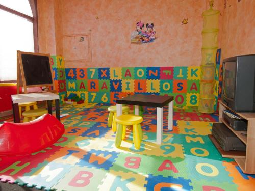 Spēļu laukums, Hostal La Maravillosa in Valderas (Castile and León)