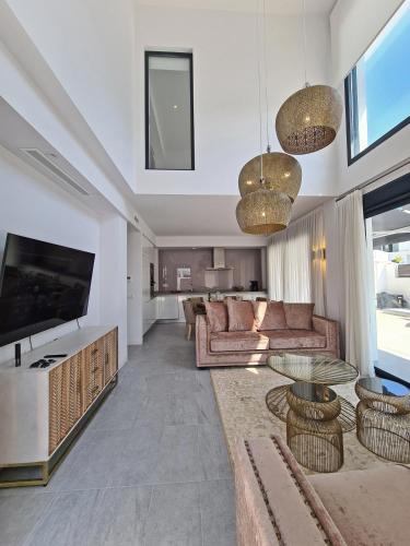 Luxury Villa by NRAS