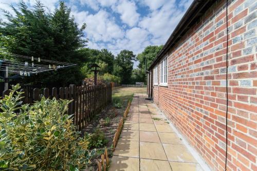Beautiful Cottages with Garden & BBQ in Brasted