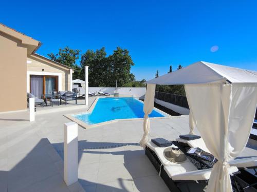 Villa in Starigrad with heated pool, Starigrad-Paklenica (zdjęcie 9)