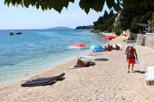 Apartments by the sea Brist, Makarska - 11039