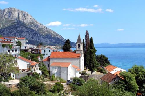 Apartments by the sea Brist, Makarska - 11039