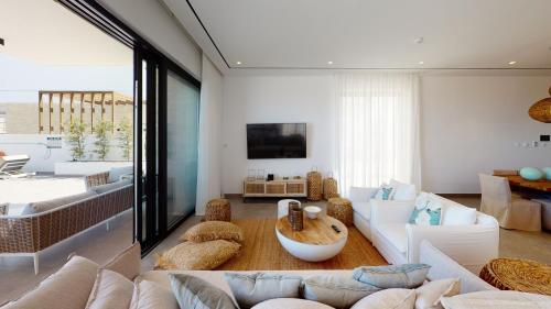 บริการและสิ่งอำนวยความสะดวก, Periyiali Konnos Villas Beach Resort in โพรทาราส