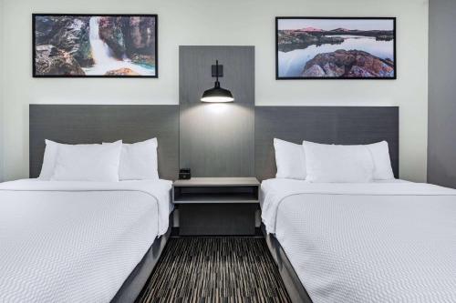 2 double beds