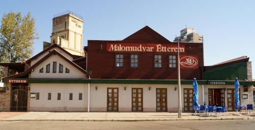 Malomudvar Étterem Cukrászda Panzió és Rendezvényház - Accommodation - Gyöngyös