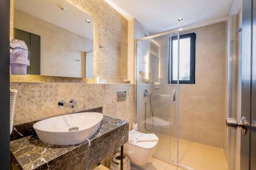 SeaTown Hotel - image 4
