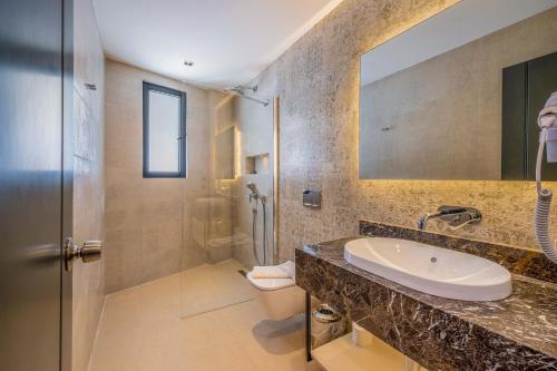 SeaTown Hotel - image 3