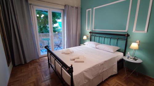 Victoria Boutique Studios, Atény