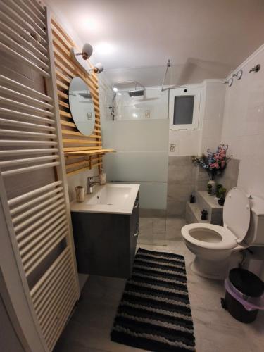  THE ANCHOR - next to the port, airport & Athens in Rafina