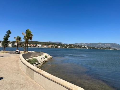 studio les pieds dans l'eau - Location saisonnière - La Seyne-sur-Mer