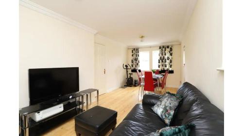 Pass the Keys Central Oxford 2 Bed Apartment with Parking