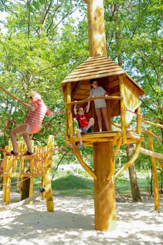 Recreatiepark d'n Mastendol luxe Boomhutten