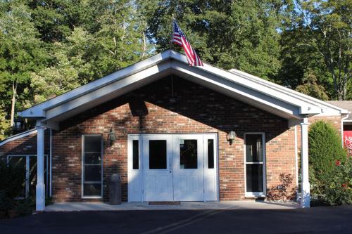 Heidi's Inn - image 8