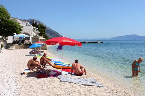 Apartments by the sea Brist, Makarska - 19330