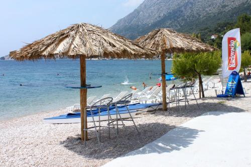 Strand, Secluded holiday house Zivogosce - Mala Duba, Makarska - 19811 in Igrane