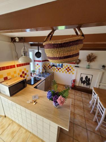 virtuve, Ò FaYa Cottage votre Gîte calme et verdoyant en Bretagne (O FaYa Cottage votre Gite calme et verdoyant en Bretagne) in Saint-Mayeux