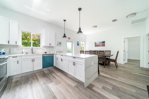 Pool Boutique Villa by the Beach 1 in Hallandale Beach, USA