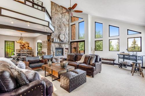 Luxury Mountain Retreat