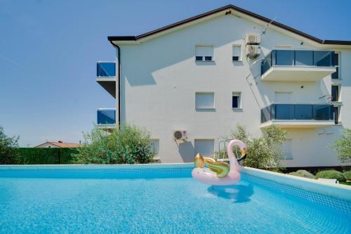 Úszómedence, BLACK DIAMOND Apartment in Vilanija