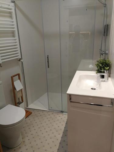 Glory Suite Zurriola Beach with AC - image 4