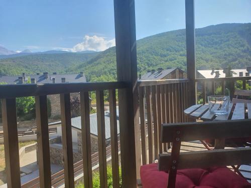 Erkély/terasz, VUT-HU-22-247 Fabuloso Apartamento con vistas a la montaña El Abedul Luga 23 Castiello de Jaca (VUT-HU-22-247 Fabuloso Apartamento con vistas a la montana El Abedul Luga 23 Castiello de Jaca) in Castiello De Jaca