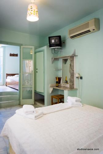 1 double bed, 1 sofa bed