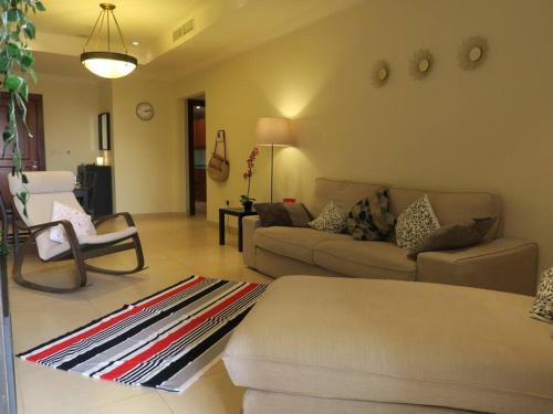 Lovely 1 Bed Served Apartment with Pool