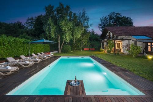 Villa Bella, villa with heated Pool - Accommodation - Cerovlje