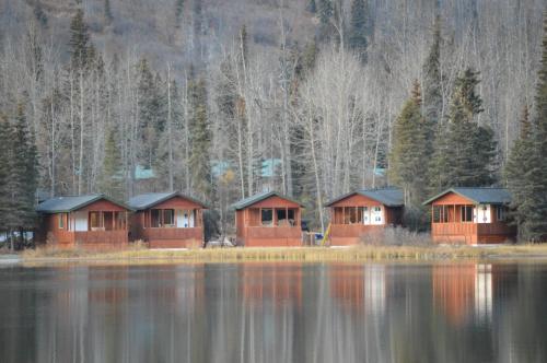 Summit Lake Lodge - 출입구