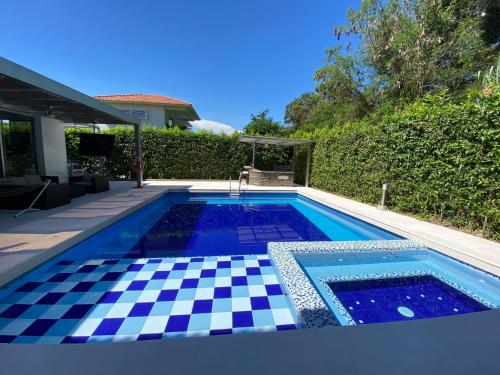 Swimming pool, Penalisa casa vacacional de lujo in Ricaurte