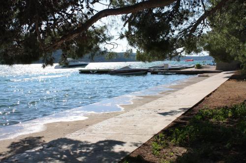  Apartments by the sea Tisno, Murter - 5136 in Tisno