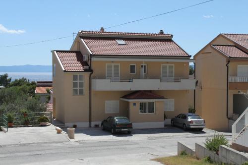 Apartments with a parking space Makarska - 6850