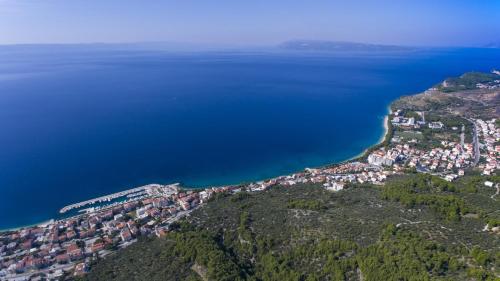 Apartments by the sea Tucepi Makarska - 8742 - image 2