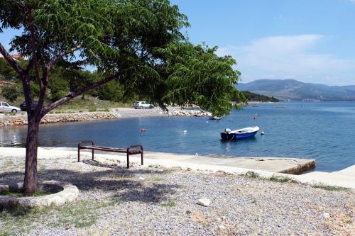 Apartments with a parking space Maslenica, Novigrad - 11089