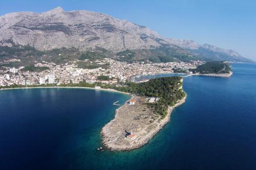 Apartments with a parking space Makarska - 12211