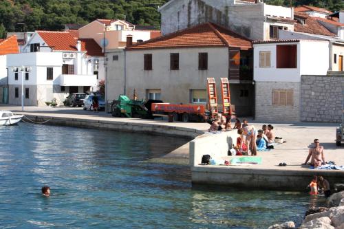  Apartments by the sea Tisno, Murter - 14410 in Tisno