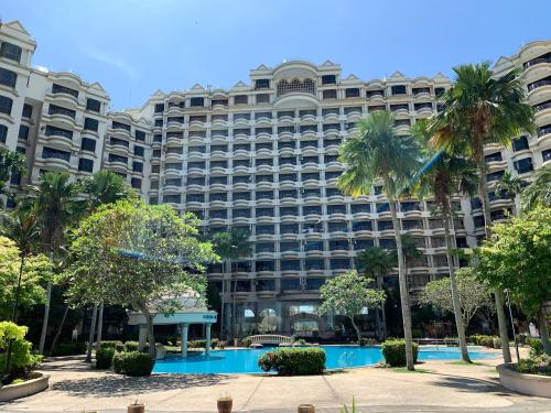 Riviera Bay Condominium, Tanjung Kling