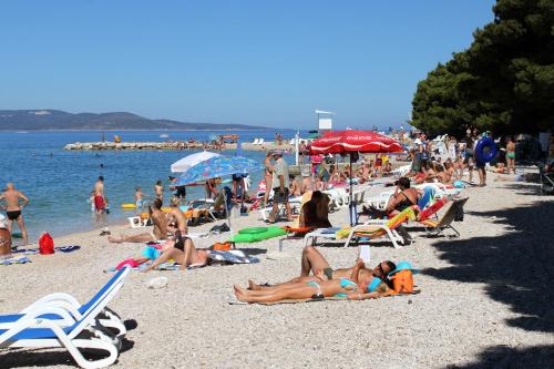 Apartments with a parking space Makarska - 15763