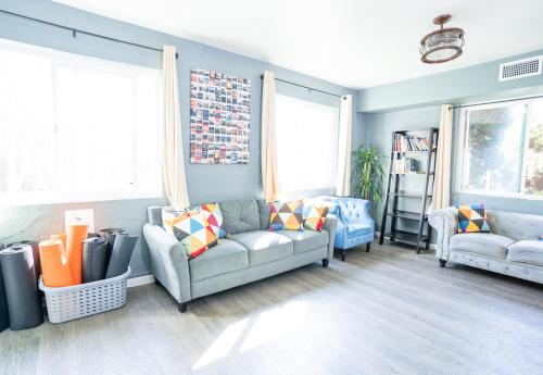 Shared lounge/TV area, California Dreams Hostel - Ocean Beach in San Diego (CA)
