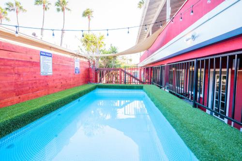 Swimming pool, California Dreams Hostel - Ocean Beach in San Diego (CA)