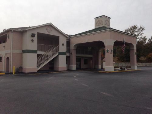 Country Hearth Inn & Suites Augusta