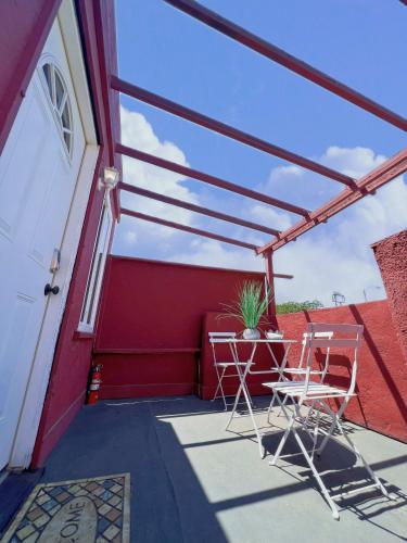 Newly remodeled 1 bed 1 bath home near LAX Forum - image 5