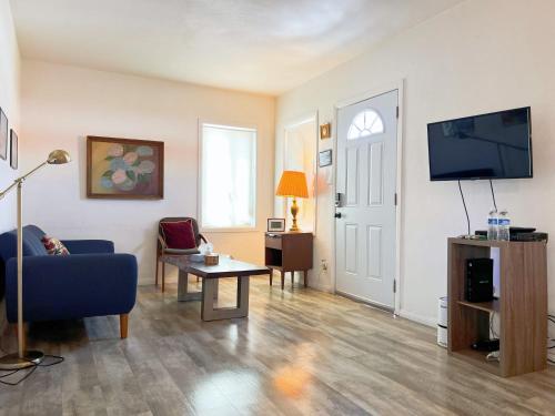 Newly remodeled 1 bed 1 bath home near LAX Forum - image 9