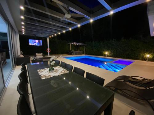Swimming pool, Penalisa casa vacacional de lujo in Ricaurte