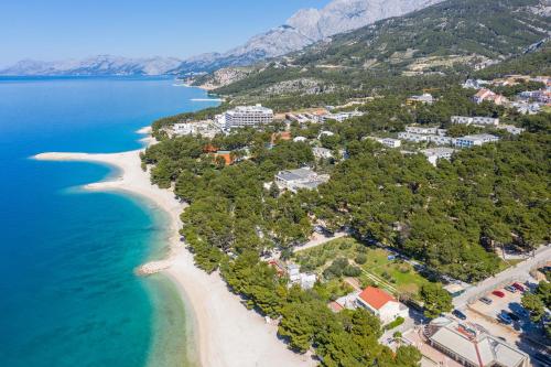 Apartments with parking space Makarska - 18170 - image 2