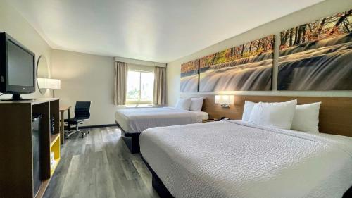 Days Inn by Wyndham Columbus IN in Columbus, USA