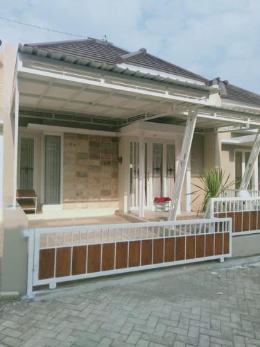DDS Villa Permata Garden Regency Batu photo