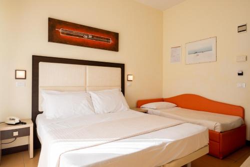 3 twin beds