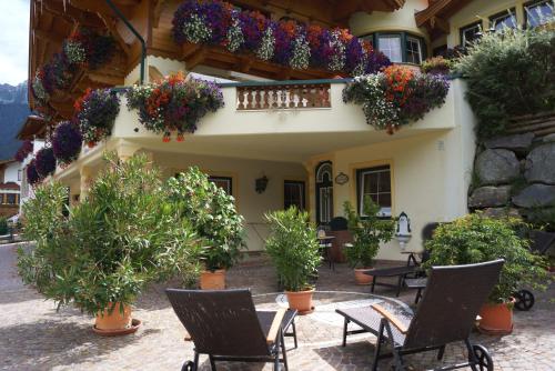 Entrance, Appartementhaus Olympia Schlossl in Neustift im Stubaital