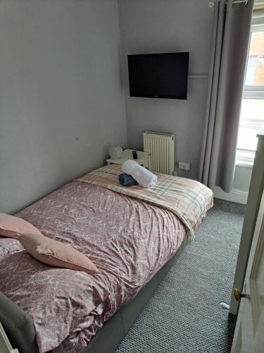 Entire town house with free parking in Oswestry